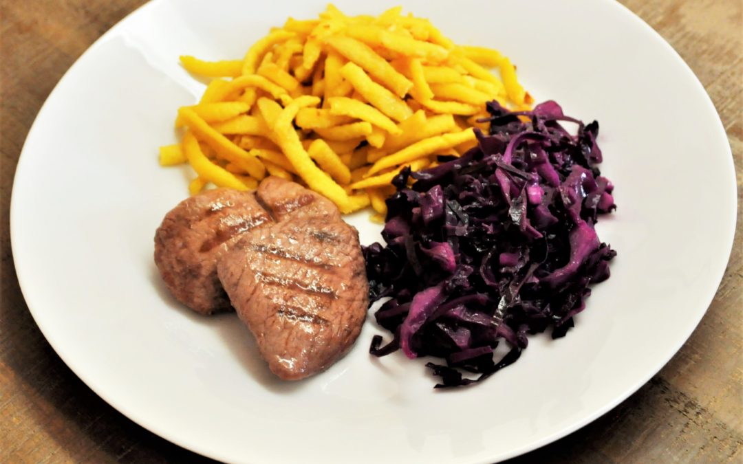 Escalope de chevreuil, spätzli et chou rouge