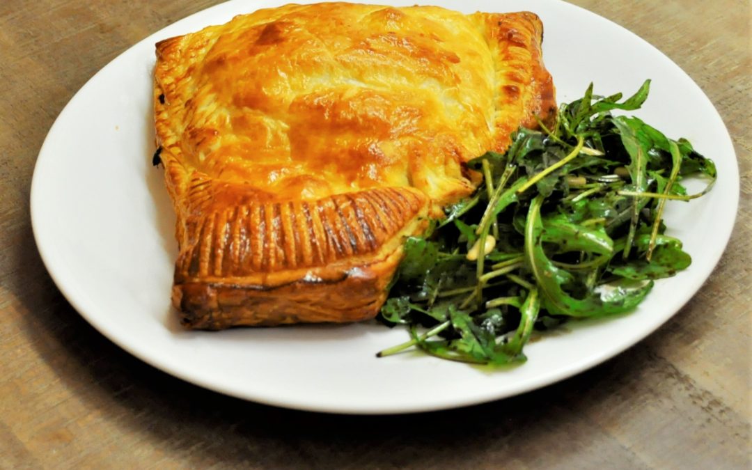 Feuilleté au camembert, lardons et oignons