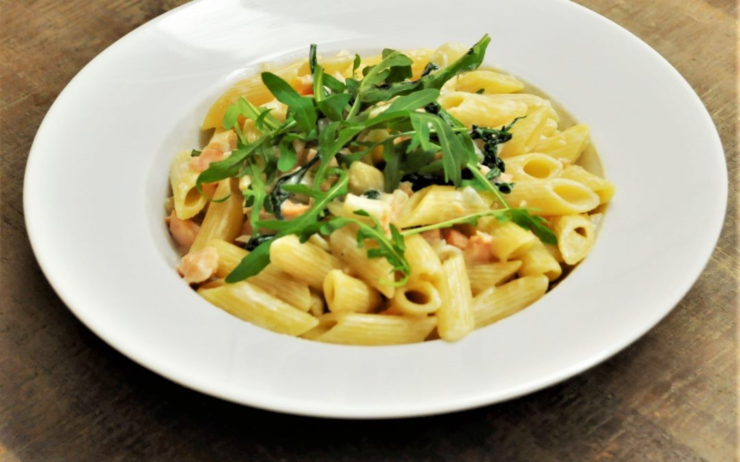 Pâtes au saumon fumé et à la roquette