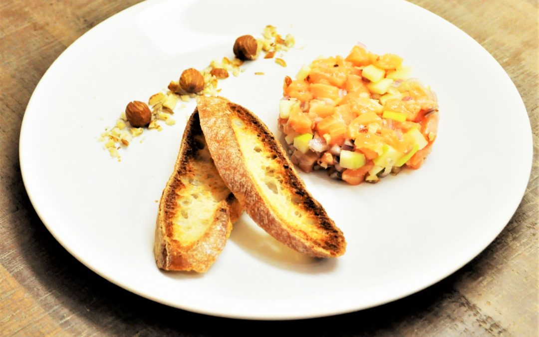 Tartare de saumon aux noisettes