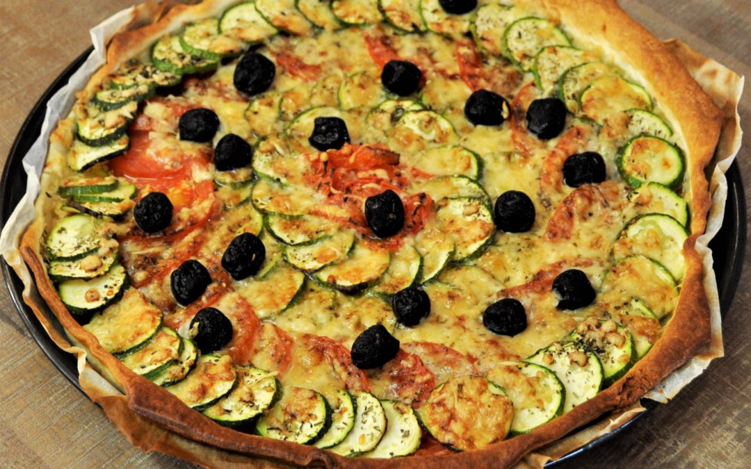Tarte aux tomates, courgettes et olives