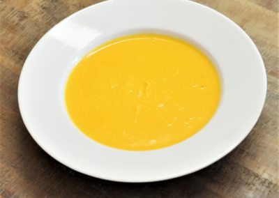 Velouté aux légumes d’hiver et au curry rouge