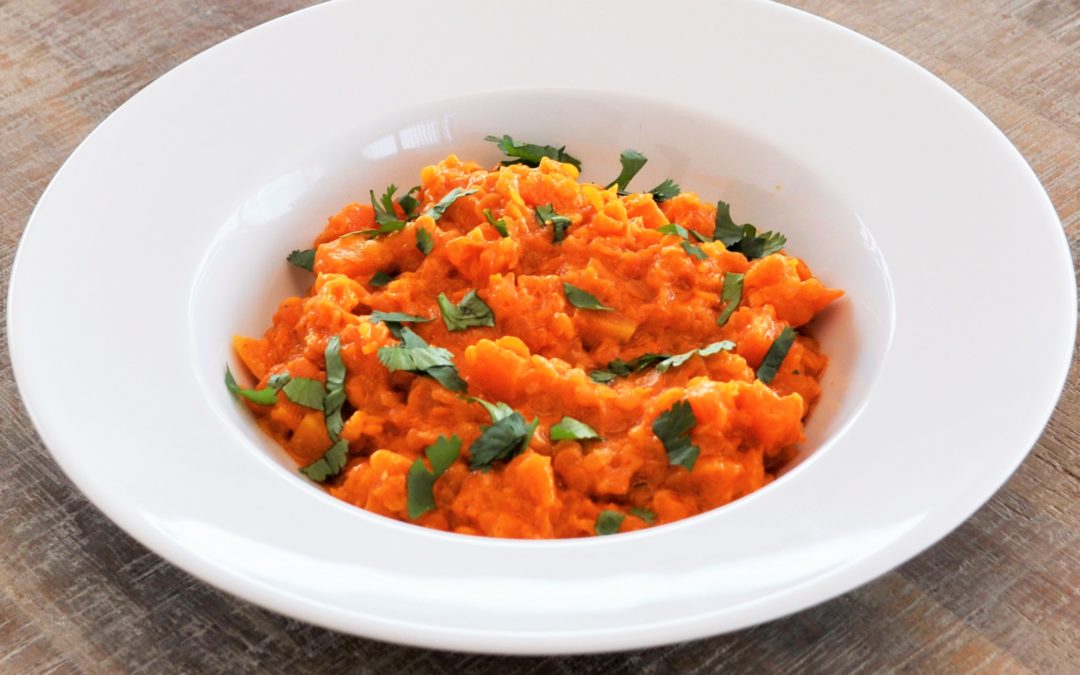 Courge et lentilles au curry rouge et lait de coco