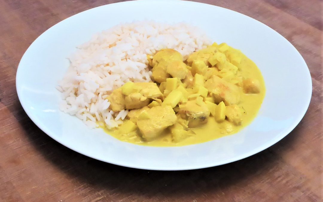 Émincé de poulet aux pommes et au curry